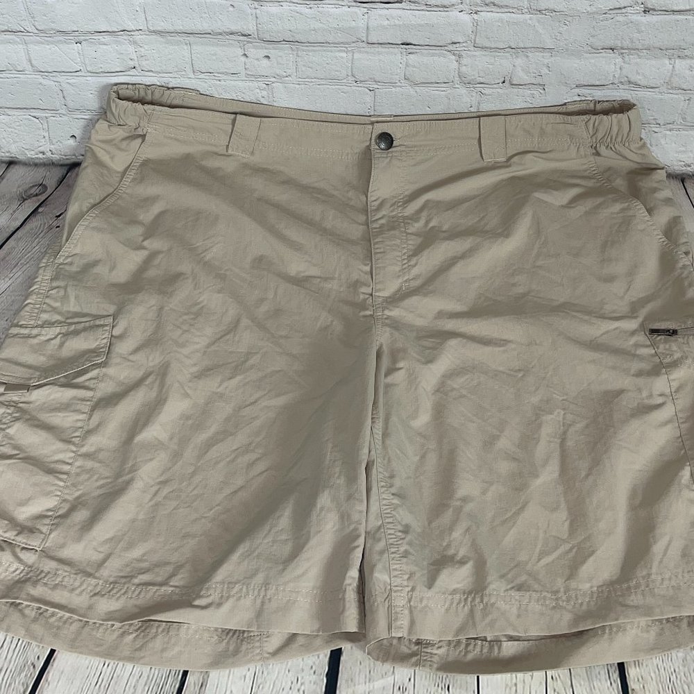COLUMBIA MEN'S OMNI-SHADE CARGO SHORTS SIZE 44